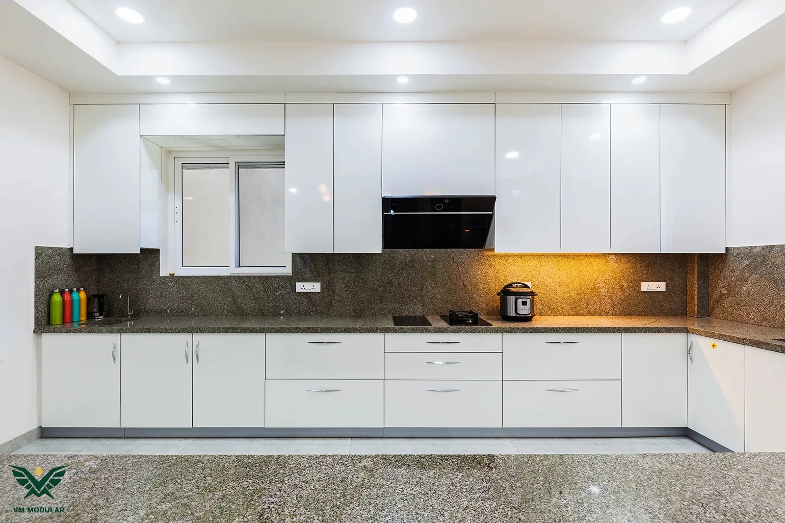 How to Choose the Perfect Contrast Colours for a Sleek Modular Kitchen