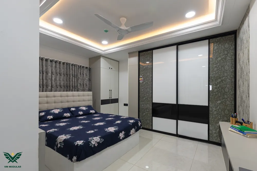 Prestige Beverly Hills, Kokapet, sliding wardrobe in glass and lacquer
